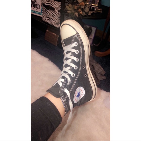 Converses - Picture 3 of 4